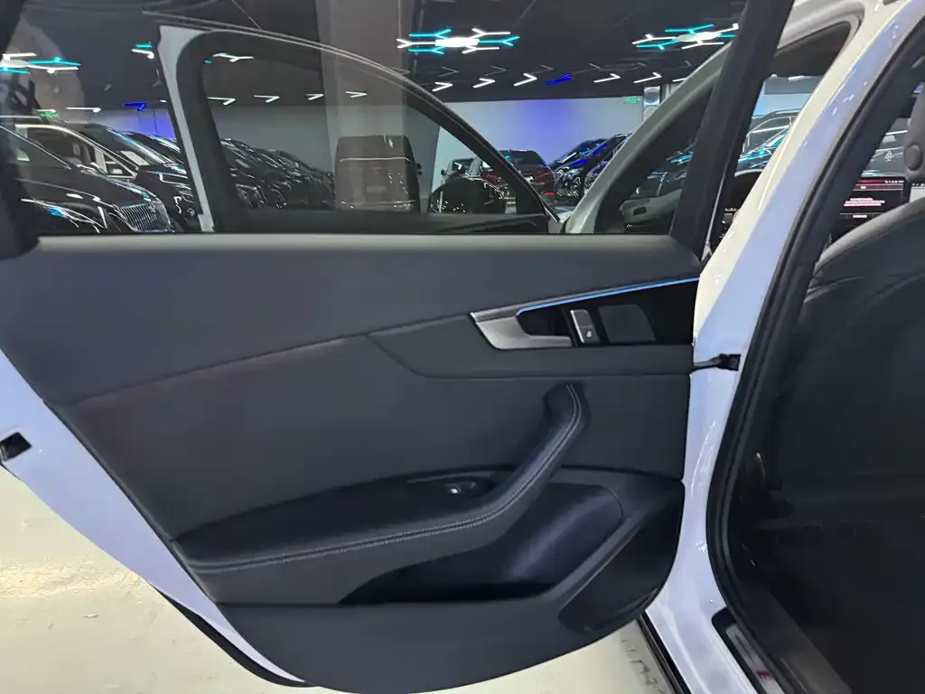 Audi A4L 2024 из CN, фото 9