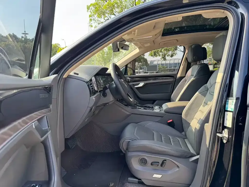 Volkswagen Touareg 2021 из CN, фото 3