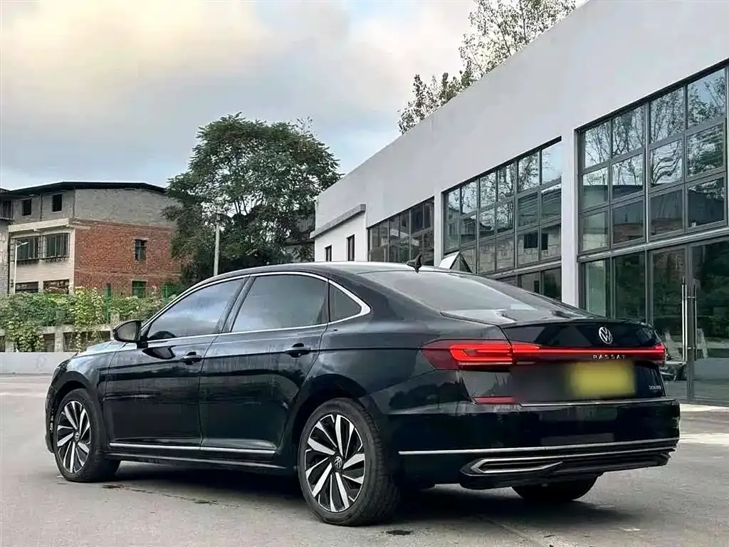 Volkswagen Passat 2023 из CN, фото 10