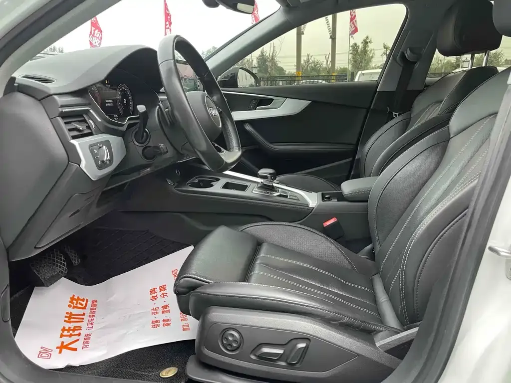 Audi A4L 2022 из CN, фото 4