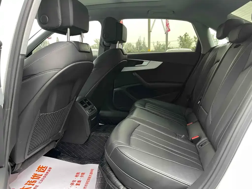 Audi A4L 2022 из CN, фото 5