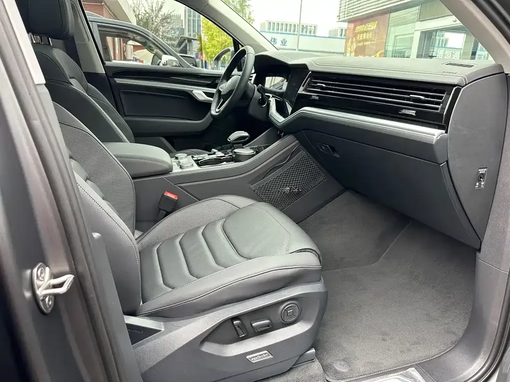 Volkswagen Touareg 2024 из CN, фото 10