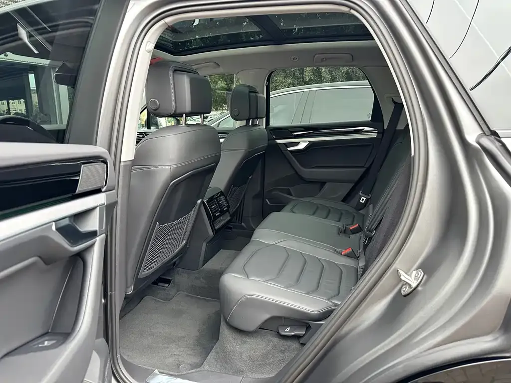 Volkswagen Touareg 2024 из CN, фото 3