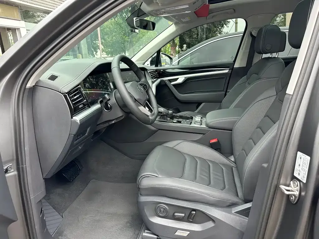 Volkswagen Touareg 2024 из CN, фото 4