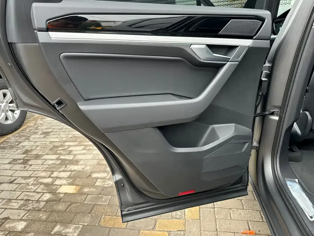 Volkswagen Touareg 2024 из CN, фото 7