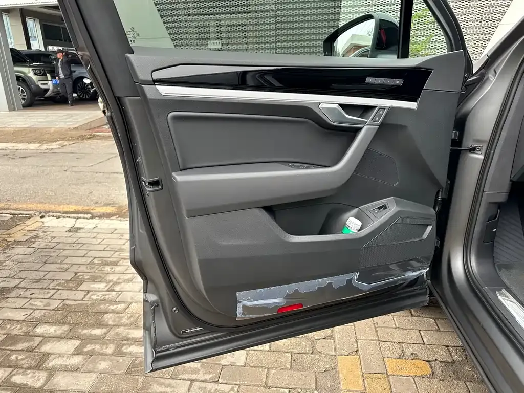 Volkswagen Touareg 2024 из CN, фото 8