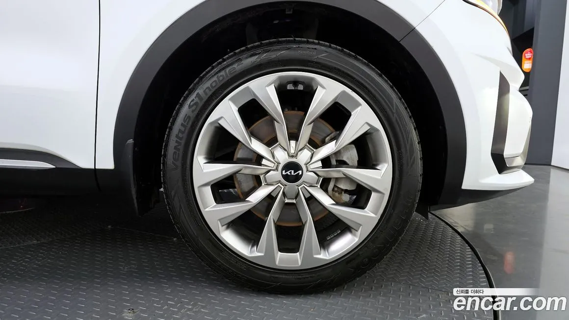 Kia Sorento — фото 5