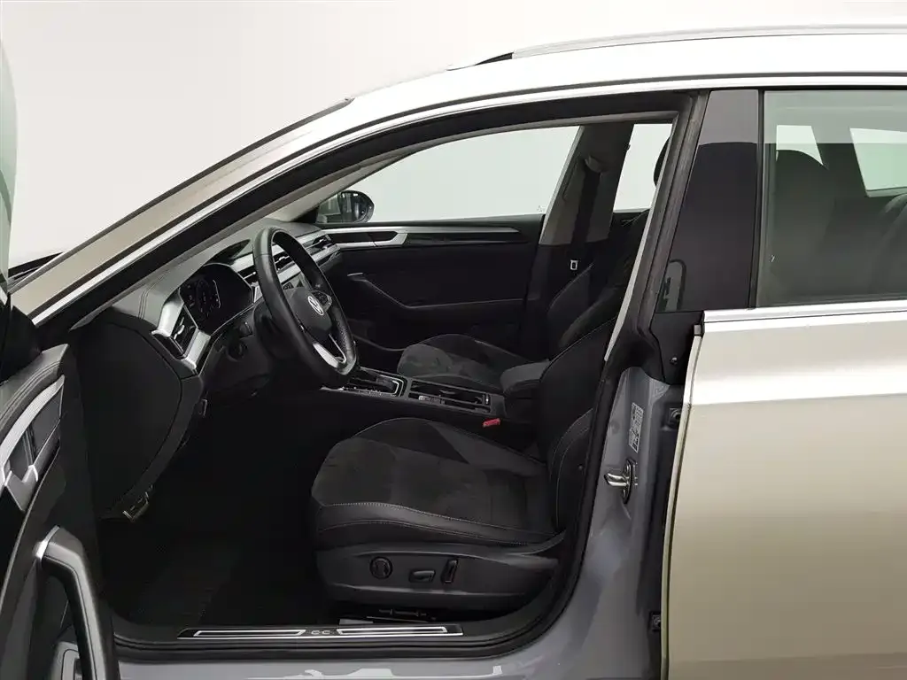 Volkswagen CC 2023 из CN, фото 10
