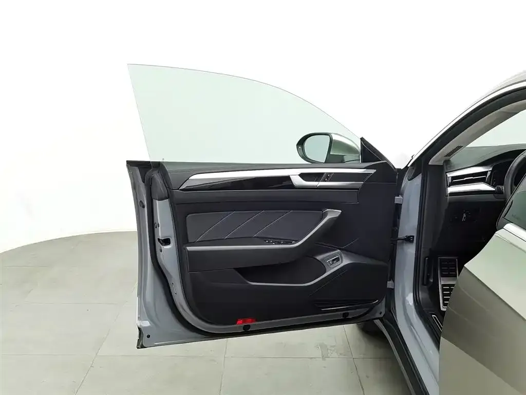 Volkswagen CC 2023 из CN, фото 8