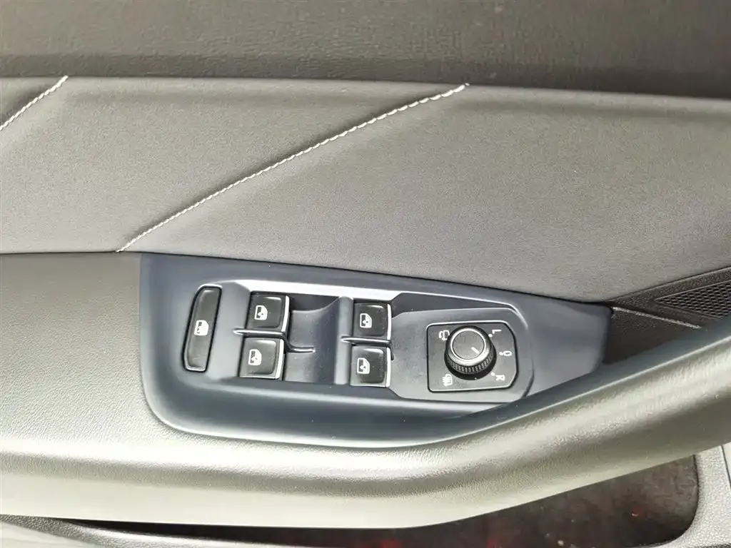 Volkswagen CC 2023 из CN, фото 9