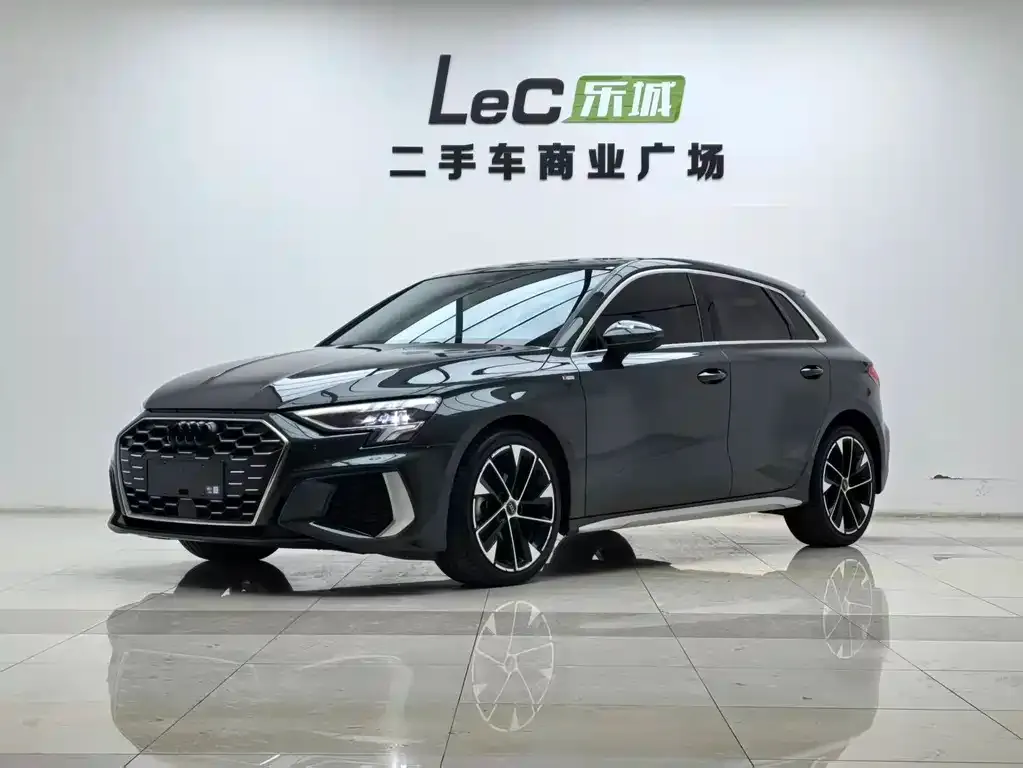 Audi A3 2023 из CN, фото 1