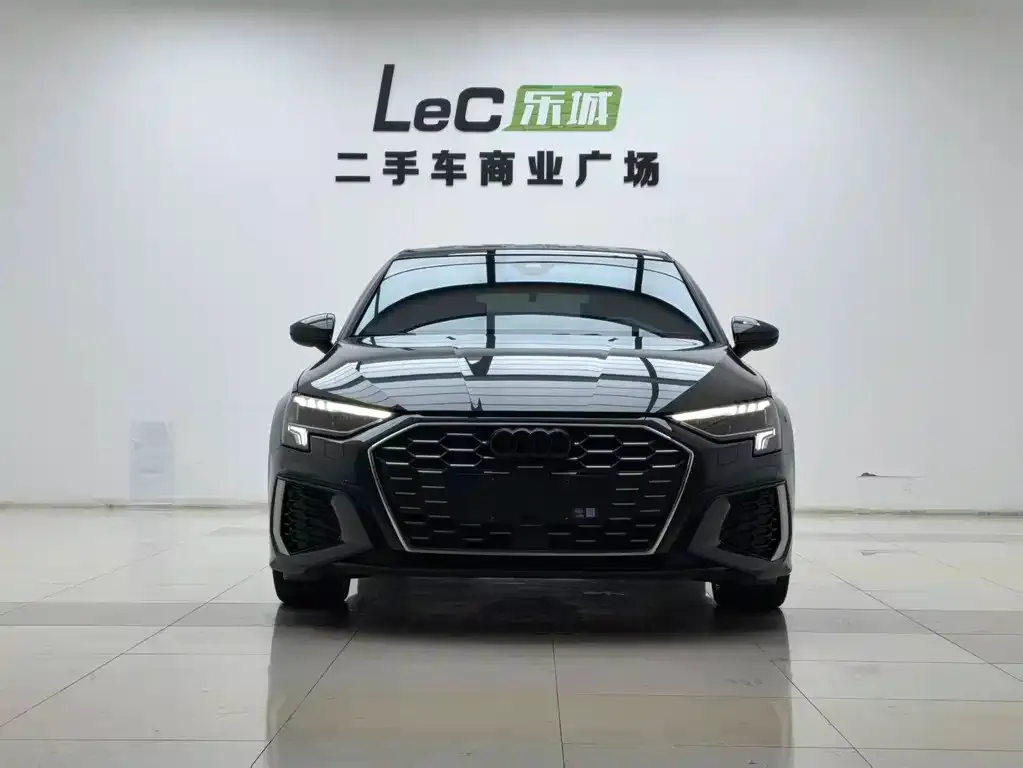 Audi A3 2023 из CN, фото 2