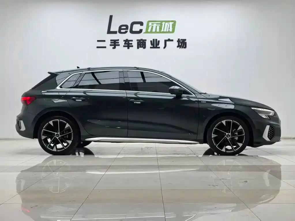 Audi A3 2023 из CN, фото 4