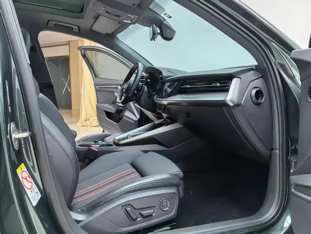Audi A3 2023 из CN, фото 8