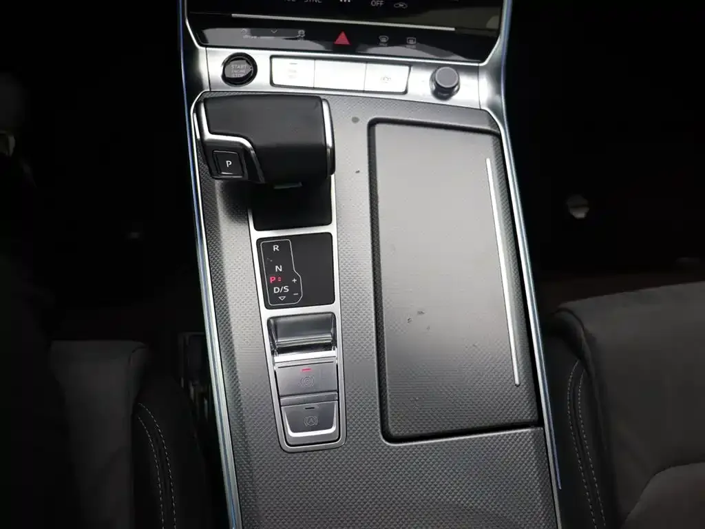 Audi A6L 2023 из CN, фото 9