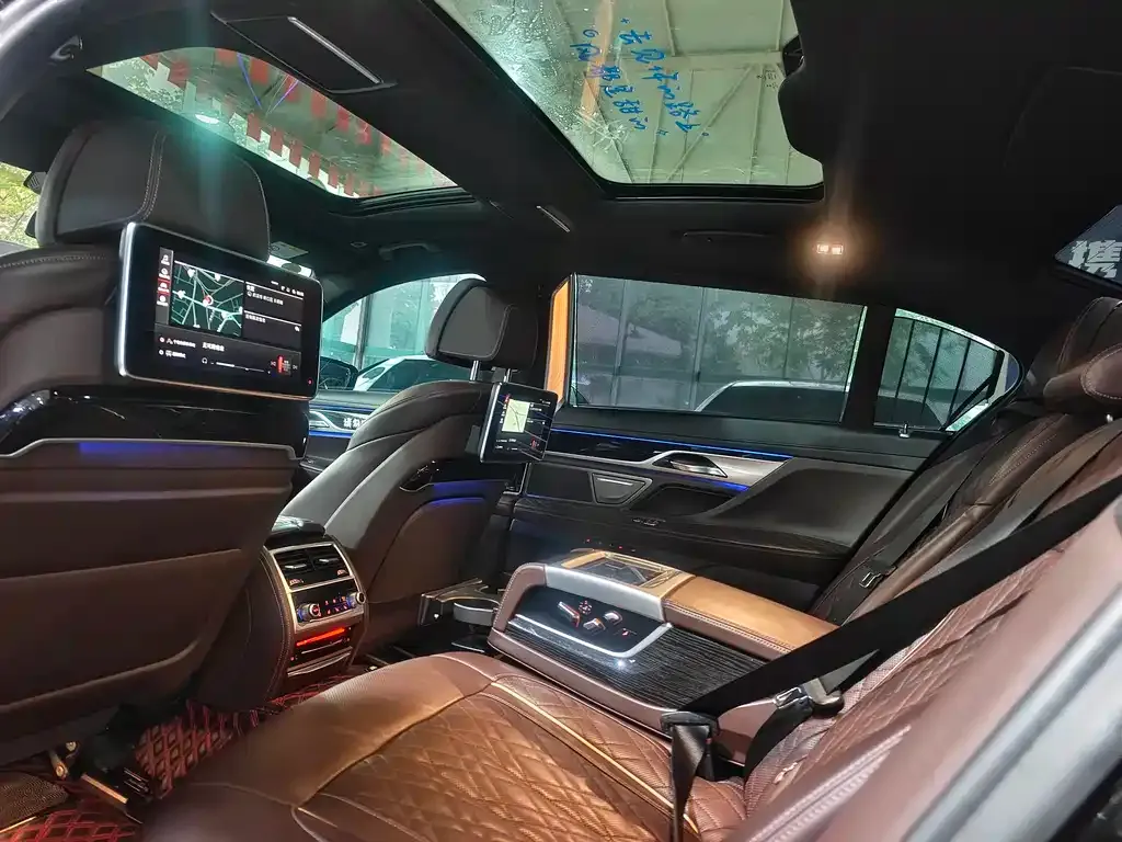 BMW 7 Series 2021 из CN, фото 8