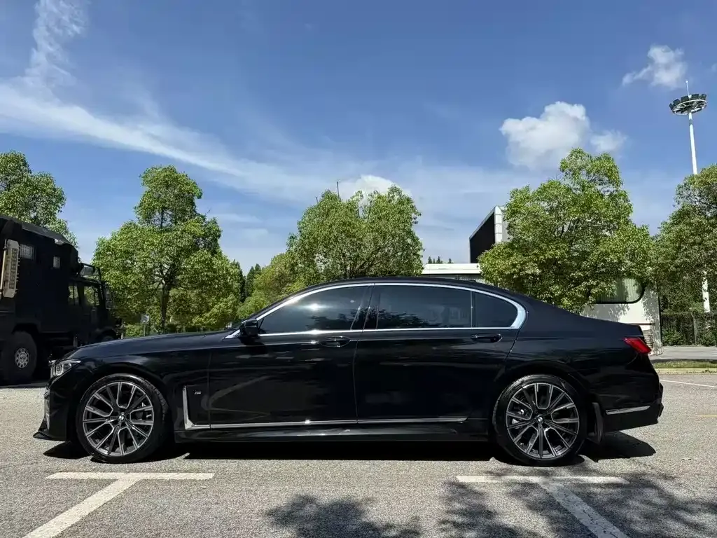 BMW 7 Series 2021 из CN, фото 9