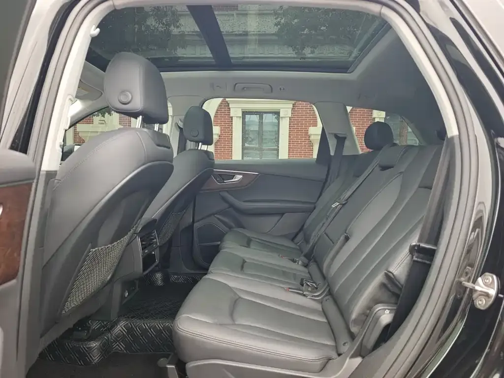 Audi Q7 2023 из CN, фото 10