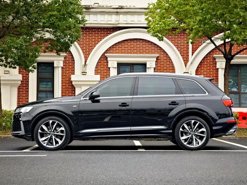 Audi Q7 2023 из CN, фото 4