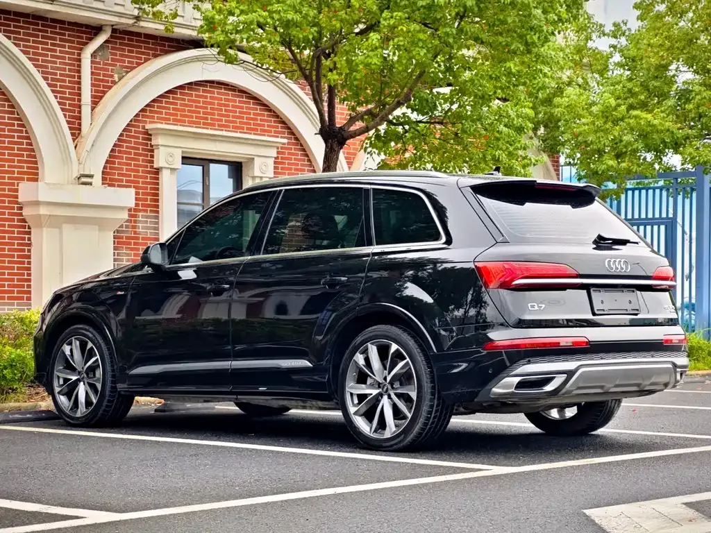 Audi Q7 2023 из CN, фото 7
