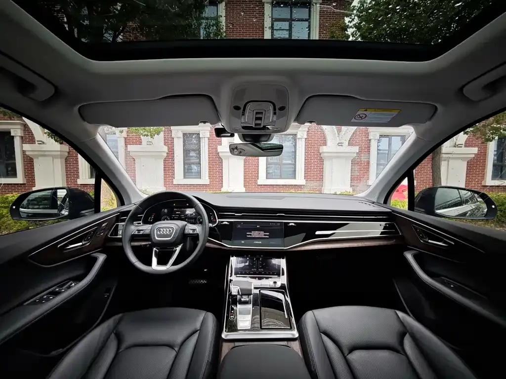 Audi Q7 2023 из CN, фото 8