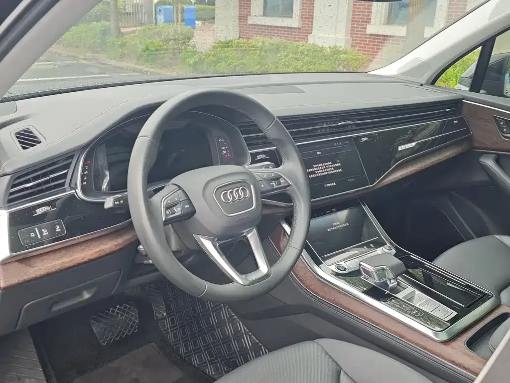 Audi Q7 2023 из CN, фото 9