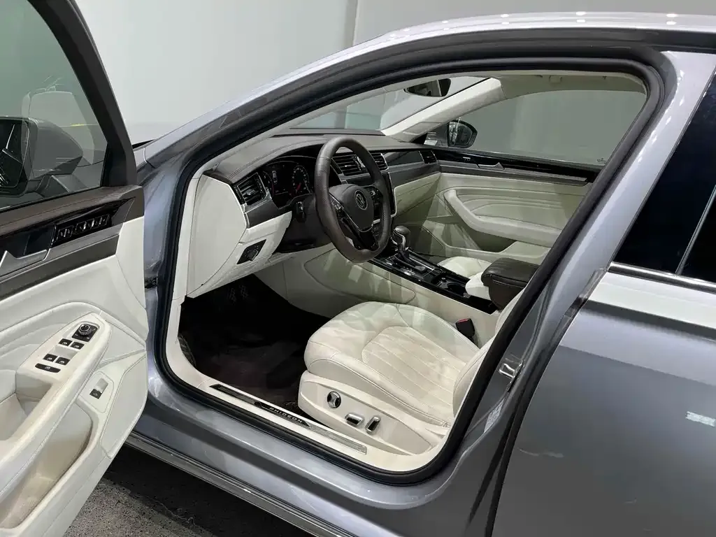 Volkswagen Phideon 2021 из CN, фото 8