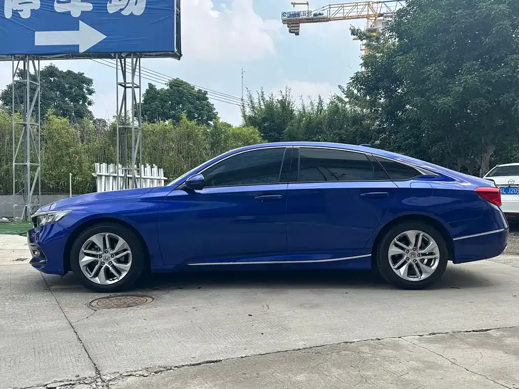 Honda Accord — фото 8