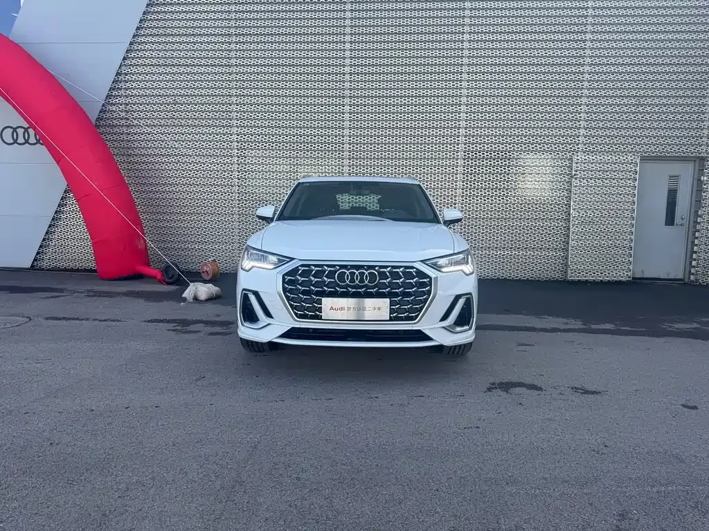 Audi Q3 2024 из CN, фото 1