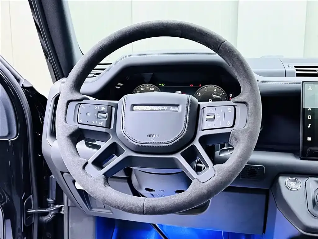Land Rover Defender — фото 10
