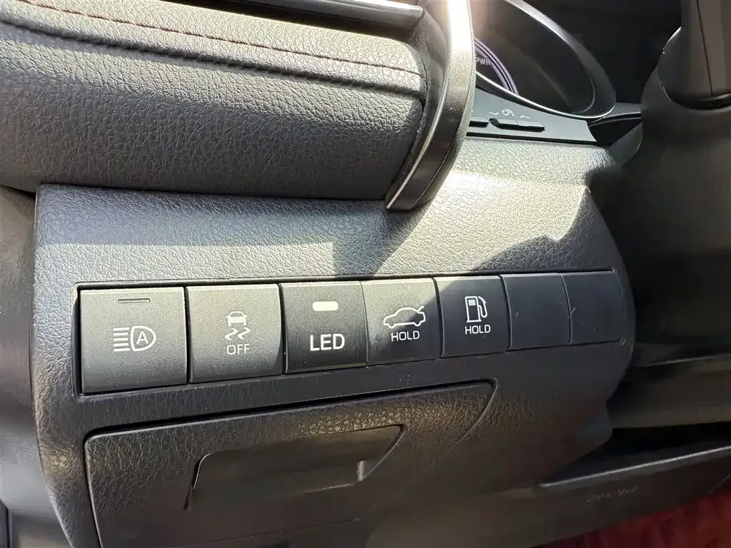 Toyota Camry 2022 из CN, фото 9
