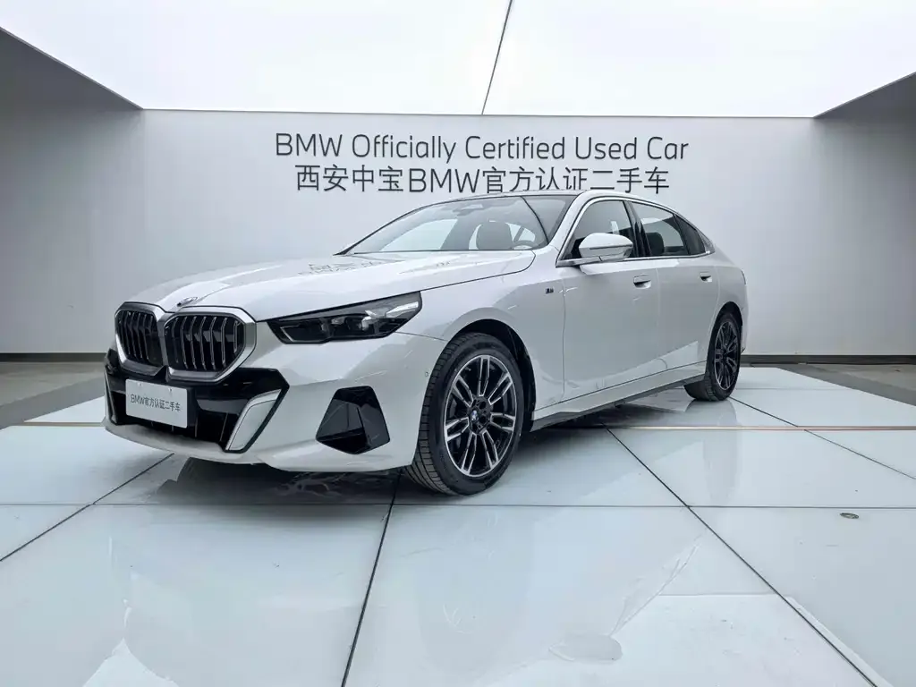 BMW 5 Series 2025 из CN, фото 1