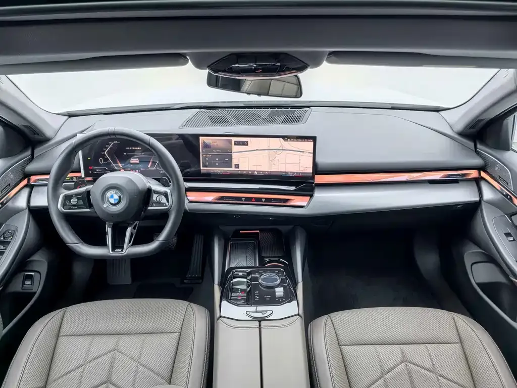 BMW 5 Series 2025 из CN, фото 10
