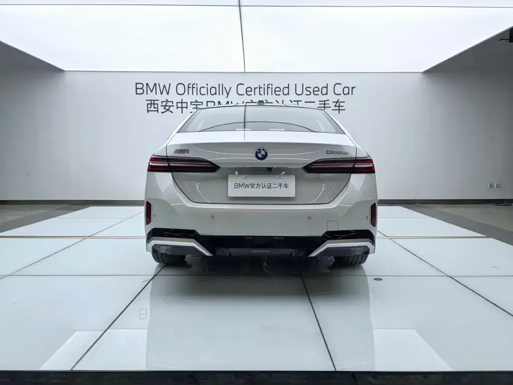 BMW 5 Series 2025 из CN, фото 4