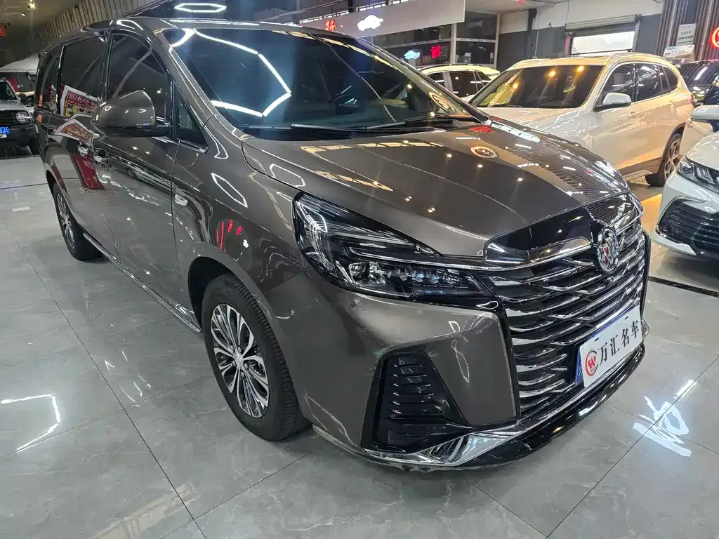 Buick GL8 2023 из CN, фото 2