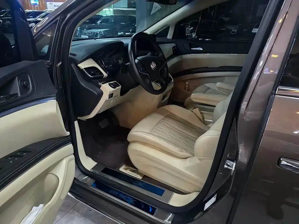 Buick GL8 2023 из CN, фото 4