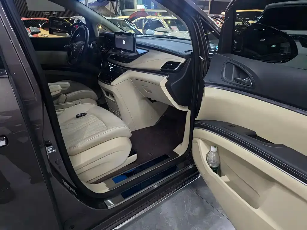 Buick GL8 2023 из CN, фото 5