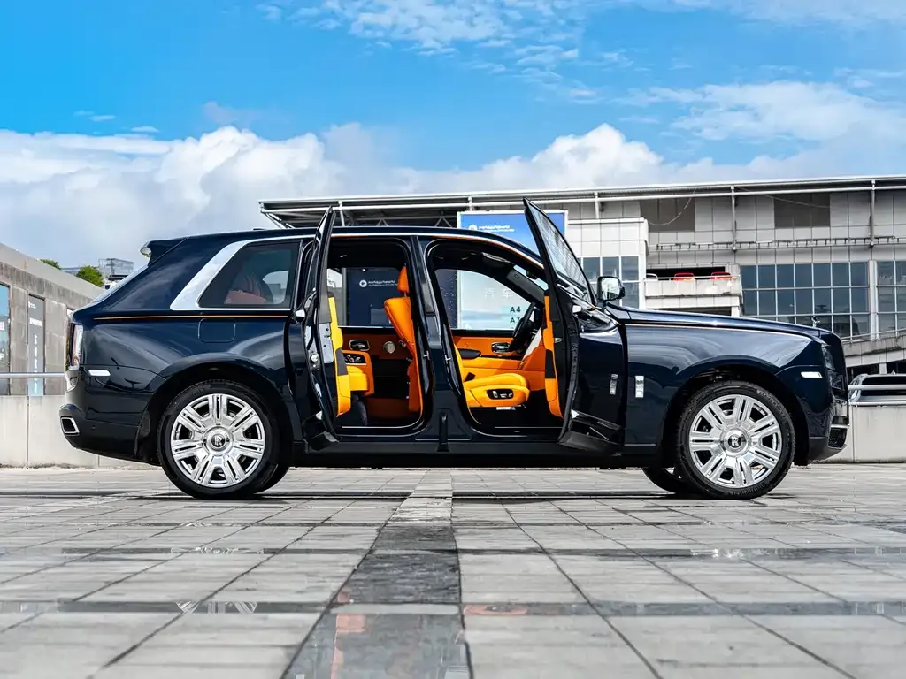Rolls-Royce Cullinan 2024 из CN, фото 6