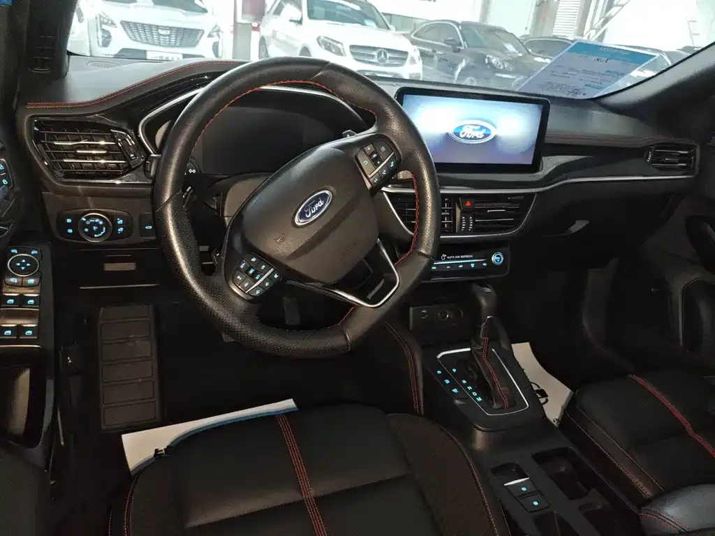 Ford Focus 2022 из CN, фото 3