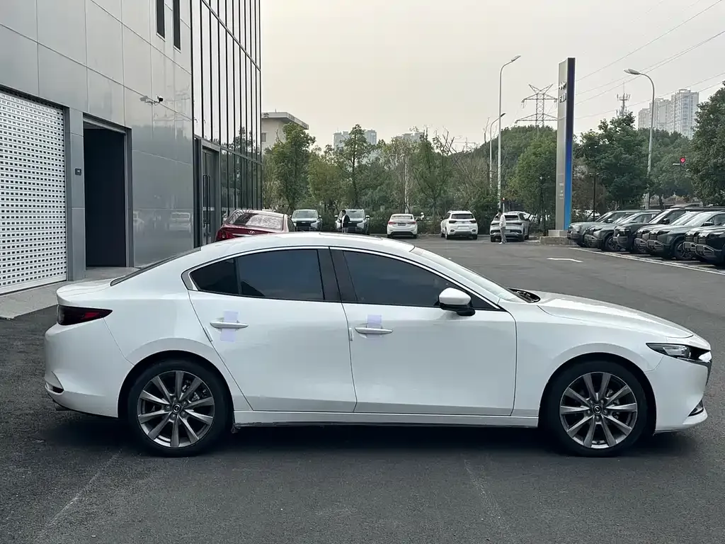 Mazda 3 Axela 2022 из CN, фото 4