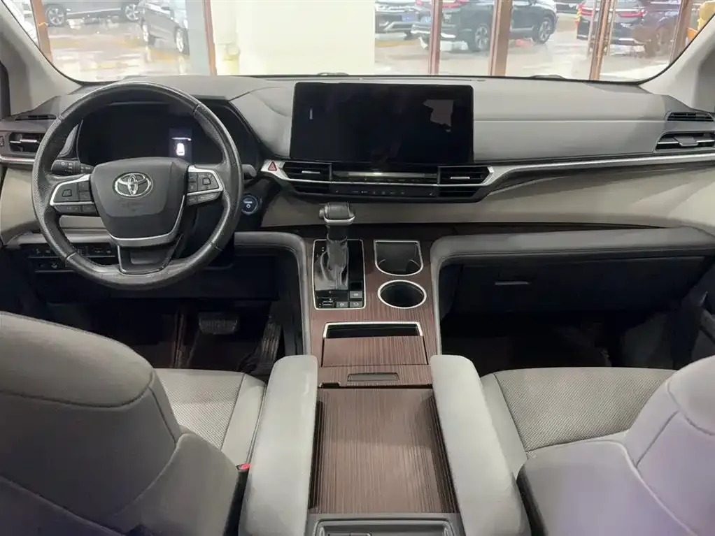 Toyota Granvia 2023 из CN, фото 10