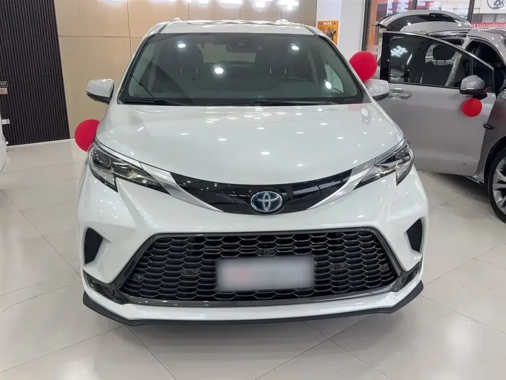Toyota Granvia 2023 из CN, фото 3