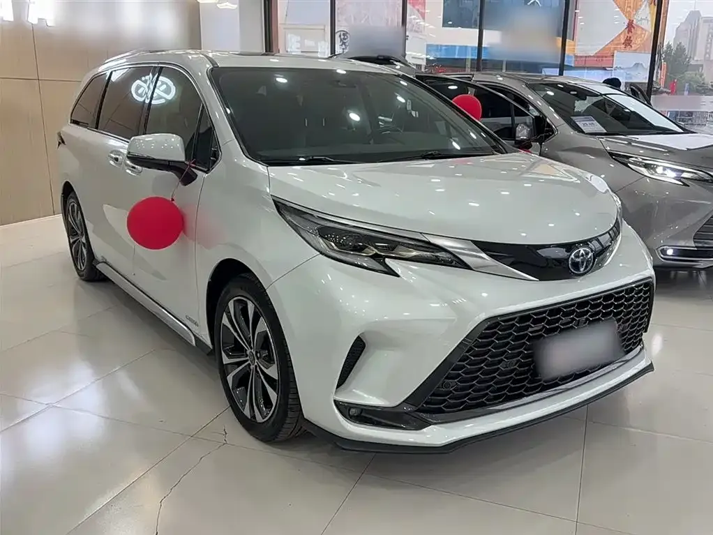 Toyota Granvia 2023 из CN, фото 4
