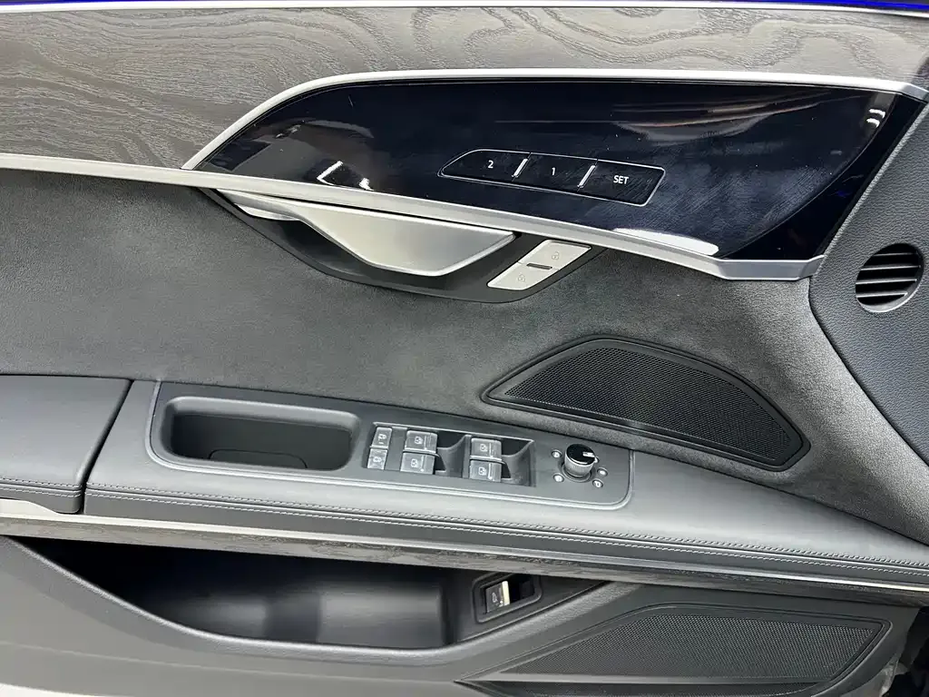 Audi A8 2023 из CN, фото 6