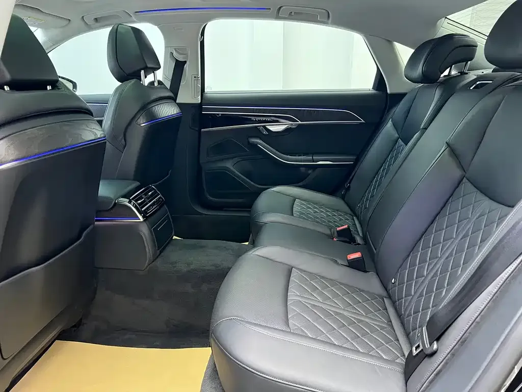 Audi A8 2023 из CN, фото 8