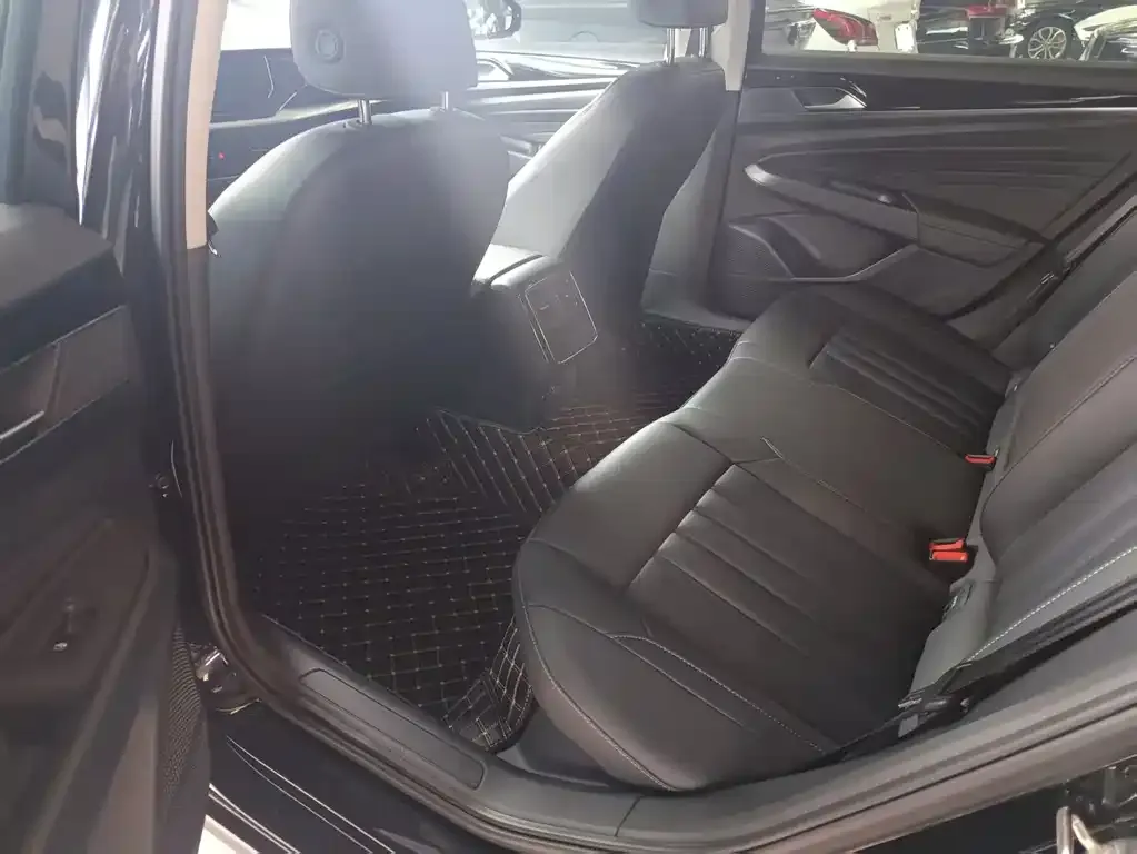 Volkswagen Passat 2022 из CN, фото 7