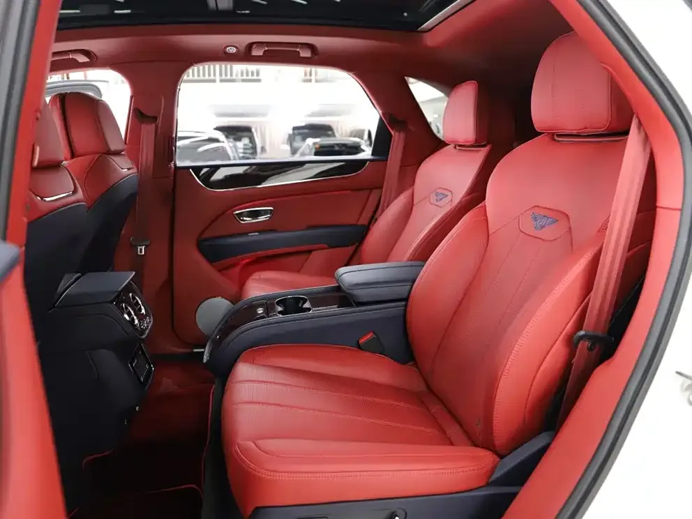 Bentley Bentayga 2021 из CN, фото 7