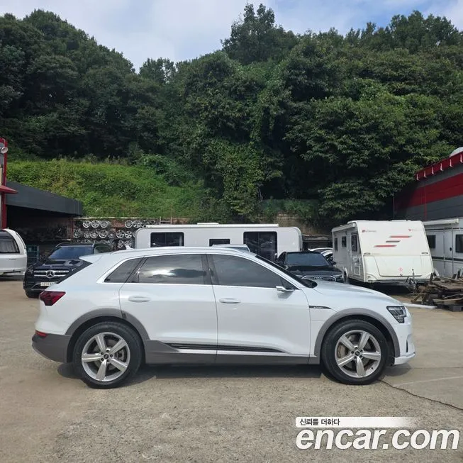 Audi e-tron 2022 из KR, фото 6