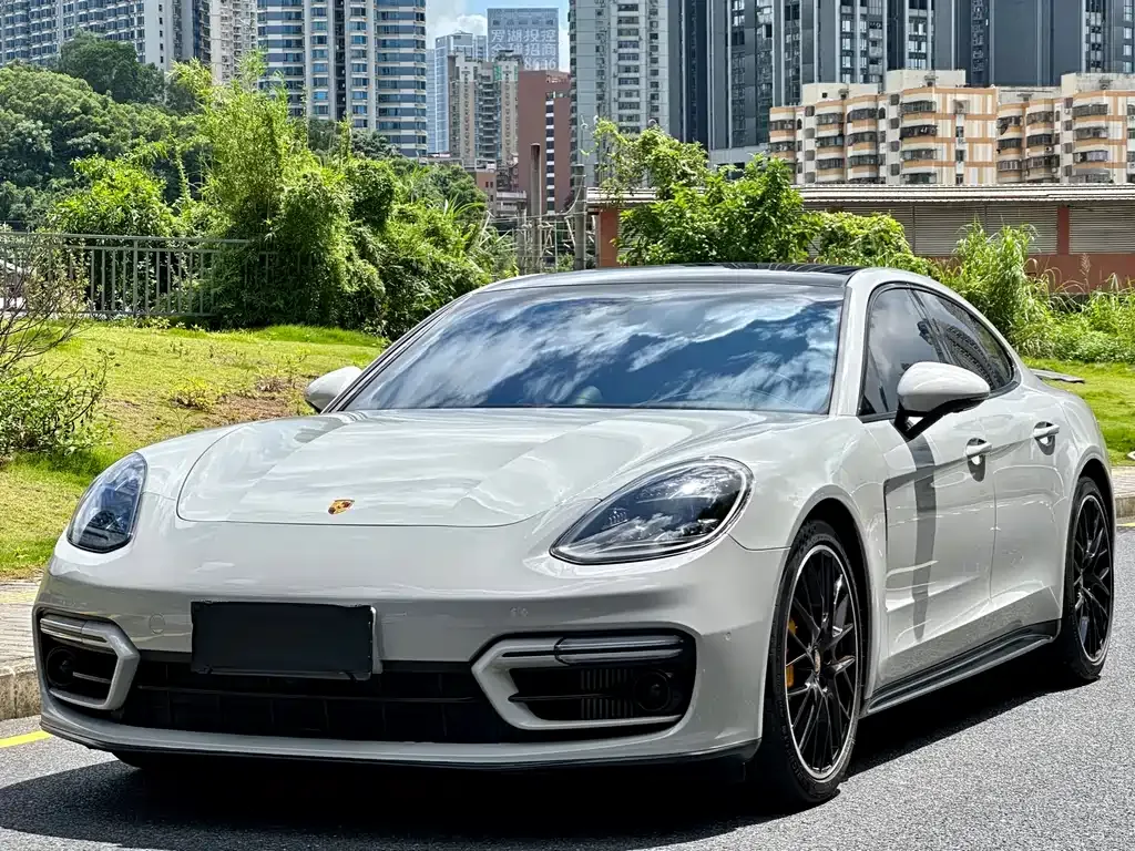 Porsche Panamera — фото 1