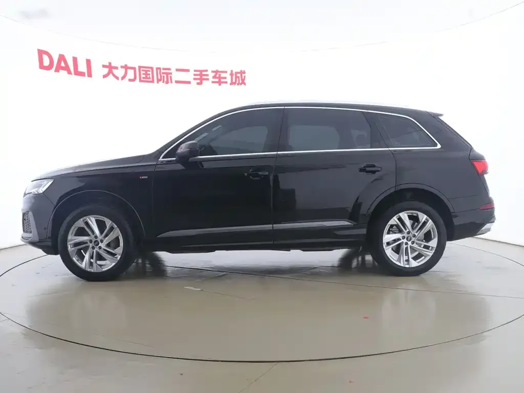 Audi Q7 2024 из CN, фото 4